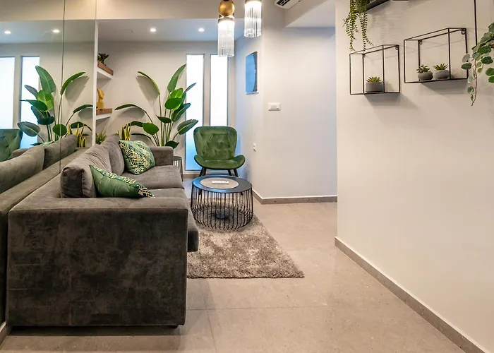 Apartment Unique Lee Pham *